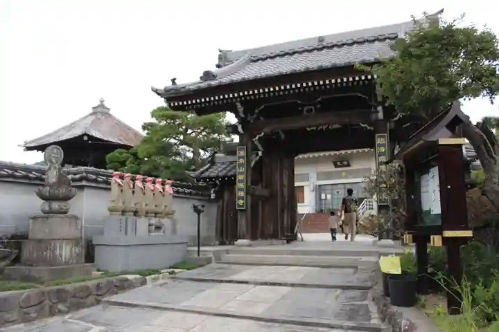 常保寺の山門・神門