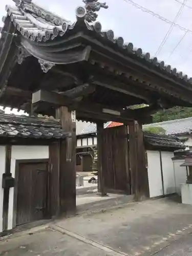 瑞境寺の山門・神門