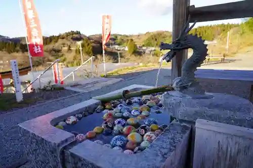 白根三吉神社の手水