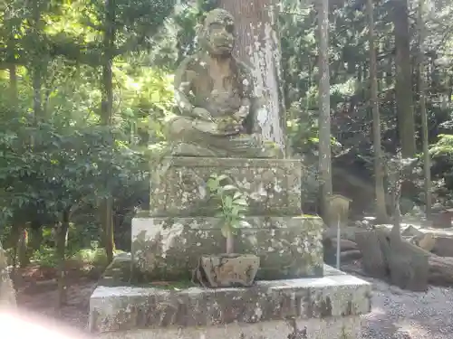 鳴谷神社の狛犬