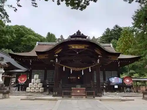 武田神社の本殿・本堂