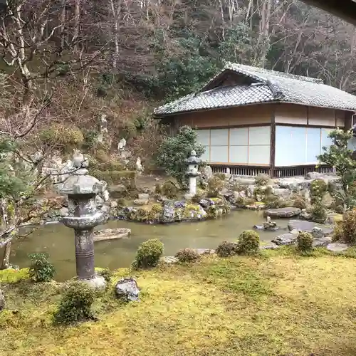 西教寺の庭園