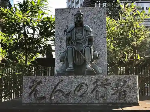 海雲寺の像