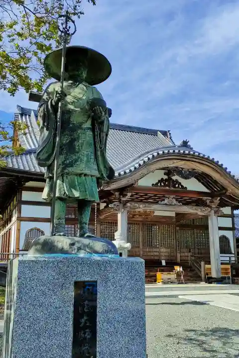 高蔵寺の本殿・本堂