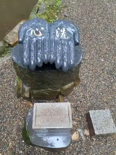 御岩神社の像