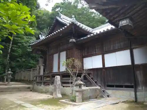 由加神社（和気由加神社）の本殿