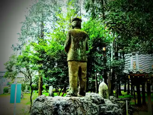 神明神社の像