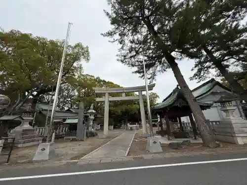 堤治神社の{uncategorized: "未分類", other: "その他", undefined: "問題あり", building: "その他建物", grave: "お墓", sacred_gate: "鳥居", guardian: "狛犬", statue: "像", buddha: "仏像", history: "歴史", nature: "自然", garden: "庭園", animal: "動物", pagoda: "塔", temizu: "手水舎", mountain_gate: "山門・神門", sanctuary: "本殿・本堂", subordinate: "末社・摂社", art: "芸術", scenery: "景色", jizo: "地蔵", ema: "絵馬", goshuin: "御朱印", omikuji: "おみくじ", items: "授与品その他", amulet: "お守り", goshuincho: "御朱印帳", eats: "食事", festival: "お祭り", votive_dance: "神楽", shichigosan: "七五三参", wedding: "結婚式", experience: "体験その他", initially: "初詣", around: "周辺", anti_infection: "感染症対策"}