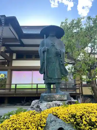 甘露寺の{uncategorized: "未分類", other: "その他", undefined: "問題あり", building: "その他建物", grave: "お墓", sacred_gate: "鳥居", guardian: "狛犬", statue: "像", buddha: "仏像", history: "歴史", nature: "自然", garden: "庭園", animal: "動物", pagoda: "塔", temizu: "手水舎", mountain_gate: "山門・神門", sanctuary: "本殿・本堂", subordinate: "末社・摂社", art: "芸術", scenery: "景色", jizo: "地蔵", ema: "絵馬", goshuin: "御朱印", omikuji: "おみくじ", items: "授与品その他", amulet: "お守り", goshuincho: "御朱印帳", eats: "食事", festival: "お祭り", votive_dance: "神楽", shichigosan: "七五三参", wedding: "結婚式", experience: "体験その他", initially: "初詣", around: "周辺", anti_infection: "感染症対策"}
