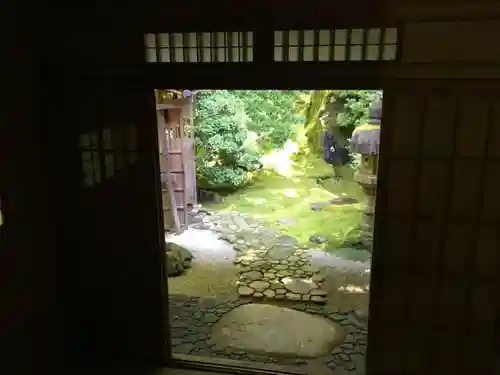 光明寺瑠璃光院の庭園