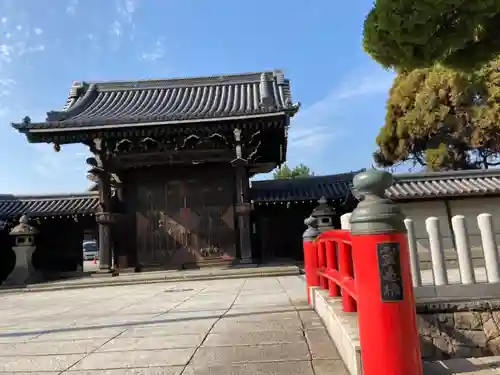 本徳寺の山門・神門