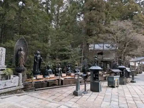 高野山金剛峯寺奥の院(和歌山県)