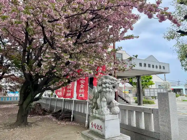 諏訪大神社 の{uncategorized: "未分類", other: "その他", undefined: "問題あり", building: "その他建物", grave: "お墓", sacred_gate: "鳥居", guardian: "狛犬", statue: "像", buddha: "仏像", history: "歴史", nature: "自然", garden: "庭園", animal: "動物", pagoda: "塔", temizu: "手水舎", mountain_gate: "山門・神門", sanctuary: "本殿・本堂", subordinate: "末社・摂社", art: "芸術", scenery: "景色", jizo: "地蔵", ema: "絵馬", goshuin: "御朱印", omikuji: "おみくじ", items: "授与品その他", amulet: "お守り", goshuincho: "御朱印帳", eats: "食事", festival: "お祭り", votive_dance: "神楽", shichigosan: "七五三参", wedding: "結婚式", experience: "体験その他", initially: "初詣", around: "周辺", anti_infection: "感染症対策"}