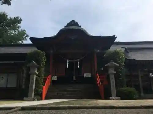 新田神社の本殿