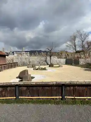 福寿院の{uncategorized: "未分類", other: "その他", undefined: "問題あり", building: "その他建物", grave: "お墓", sacred_gate: "鳥居", guardian: "狛犬", statue: "像", buddha: "仏像", history: "歴史", nature: "自然", garden: "庭園", animal: "動物", pagoda: "塔", temizu: "手水舎", mountain_gate: "山門・神門", sanctuary: "本殿・本堂", subordinate: "末社・摂社", art: "芸術", scenery: "景色", jizo: "地蔵", ema: "絵馬", goshuin: "御朱印", omikuji: "おみくじ", items: "授与品その他", amulet: "お守り", goshuincho: "御朱印帳", eats: "食事", festival: "お祭り", votive_dance: "神楽", shichigosan: "七五三参", wedding: "結婚式", experience: "体験その他", initially: "初詣", around: "周辺", anti_infection: "感染症対策"}