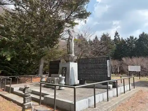 日輪寺の{uncategorized: "未分類", other: "その他", undefined: "問題あり", building: "その他建物", grave: "お墓", sacred_gate: "鳥居", guardian: "狛犬", statue: "像", buddha: "仏像", history: "歴史", nature: "自然", garden: "庭園", animal: "動物", pagoda: "塔", temizu: "手水舎", mountain_gate: "山門・神門", sanctuary: "本殿・本堂", subordinate: "末社・摂社", art: "芸術", scenery: "景色", jizo: "地蔵", ema: "絵馬", goshuin: "御朱印", omikuji: "おみくじ", items: "授与品その他", amulet: "お守り", goshuincho: "御朱印帳", eats: "食事", festival: "お祭り", votive_dance: "神楽", shichigosan: "七五三参", wedding: "結婚式", experience: "体験その他", initially: "初詣", around: "周辺", anti_infection: "感染症対策"}
