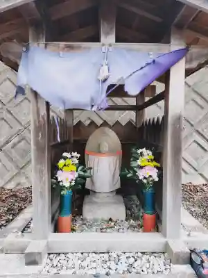 西原町バス停地蔵尊の{uncategorized: "未分類", other: "その他", undefined: "問題あり", building: "その他建物", grave: "お墓", sacred_gate: "鳥居", guardian: "狛犬", statue: "像", buddha: "仏像", history: "歴史", nature: "自然", garden: "庭園", animal: "動物", pagoda: "塔", temizu: "手水舎", mountain_gate: "山門・神門", sanctuary: "本殿・本堂", subordinate: "末社・摂社", art: "芸術", scenery: "景色", jizo: "地蔵", ema: "絵馬", goshuin: "御朱印", omikuji: "おみくじ", items: "授与品その他", amulet: "お守り", goshuincho: "御朱印帳", eats: "食事", festival: "お祭り", votive_dance: "神楽", shichigosan: "七五三参", wedding: "結婚式", experience: "体験その他", initially: "初詣", around: "周辺", anti_infection: "感染症対策"}