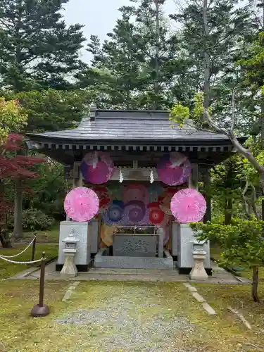 寿都神社の{uncategorized: "未分類", other: "その他", undefined: "問題あり", building: "その他建物", grave: "お墓", sacred_gate: "鳥居", guardian: "狛犬", statue: "像", buddha: "仏像", history: "歴史", nature: "自然", garden: "庭園", animal: "動物", pagoda: "塔", temizu: "手水舎", mountain_gate: "山門・神門", sanctuary: "本殿・本堂", subordinate: "末社・摂社", art: "芸術", scenery: "景色", jizo: "地蔵", ema: "絵馬", goshuin: "御朱印", omikuji: "おみくじ", items: "授与品その他", amulet: "お守り", goshuincho: "御朱印帳", eats: "食事", festival: "お祭り", votive_dance: "神楽", shichigosan: "七五三参", wedding: "結婚式", experience: "体験その他", initially: "初詣", around: "周辺", anti_infection: "感染症対策"}