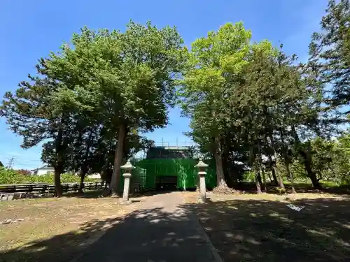 小布施大元神社の{uncategorized: "未分類", other: "その他", undefined: "問題あり", building: "その他建物", grave: "お墓", sacred_gate: "鳥居", guardian: "狛犬", statue: "像", buddha: "仏像", history: "歴史", nature: "自然", garden: "庭園", animal: "動物", pagoda: "塔", temizu: "手水舎", mountain_gate: "山門・神門", sanctuary: "本殿・本堂", subordinate: "末社・摂社", art: "芸術", scenery: "景色", jizo: "地蔵", ema: "絵馬", goshuin: "御朱印", omikuji: "おみくじ", items: "授与品その他", amulet: "お守り", goshuincho: "御朱印帳", eats: "食事", festival: "お祭り", votive_dance: "神楽", shichigosan: "七五三参", wedding: "結婚式", experience: "体験その他", initially: "初詣", around: "周辺", anti_infection: "感染症対策"}