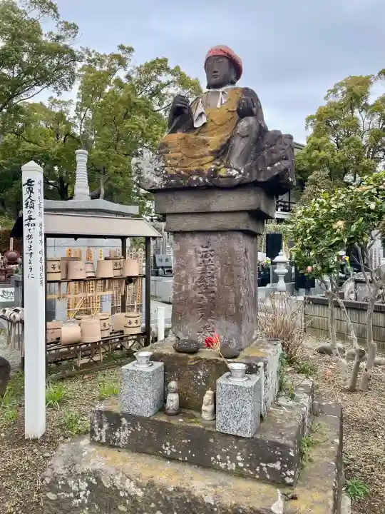 興全寺の{uncategorized: "未分類", other: "その他", undefined: "問題あり", building: "その他建物", grave: "お墓", sacred_gate: "鳥居", guardian: "狛犬", statue: "像", buddha: "仏像", history: "歴史", nature: "自然", garden: "庭園", animal: "動物", pagoda: "塔", temizu: "手水舎", mountain_gate: "山門・神門", sanctuary: "本殿・本堂", subordinate: "末社・摂社", art: "芸術", scenery: "景色", jizo: "地蔵", ema: "絵馬", goshuin: "御朱印", omikuji: "おみくじ", items: "授与品その他", amulet: "お守り", goshuincho: "御朱印帳", eats: "食事", festival: "お祭り", votive_dance: "神楽", shichigosan: "七五三参", wedding: "結婚式", experience: "体験その他", initially: "初詣", around: "周辺", anti_infection: "感染症対策"}