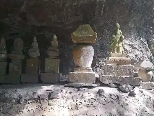 岩洞窟・迦陵頻伽(福岡県)