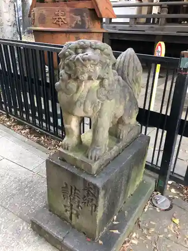 鬼子母神堂　(法明寺）の狛犬