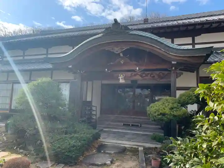 神谷山持明院の本殿・本堂