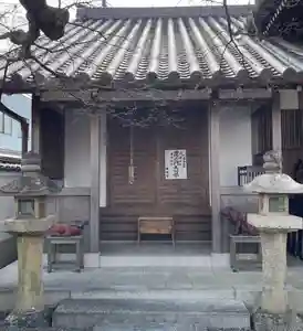 一月十五日(月)、当寺の毘沙門堂にて毘沙門天初祭りが行われます。古来から仏教の守護神として信仰を集めてきた毘沙門天、邪を廃し正義を立て、また財運の神様としても知られています。今年の開運の御祈祷は午後一時から、甘酒の接待は午前十時頃からあります。
お繰り合わせお参りください。