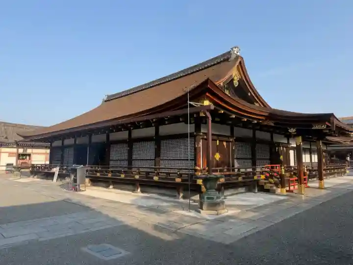 東寺(教王護国寺)の{uncategorized: "未分類", other: "その他", undefined: "問題あり", building: "その他建物", grave: "お墓", sacred_gate: "鳥居", guardian: "狛犬", statue: "像", buddha: "仏像", history: "歴史", nature: "自然", garden: "庭園", animal: "動物", pagoda: "塔", temizu: "手水舎", mountain_gate: "山門・神門", sanctuary: "本殿・本堂", subordinate: "末社・摂社", art: "芸術", scenery: "景色", jizo: "地蔵", ema: "絵馬", goshuin: "御朱印", omikuji: "おみくじ", items: "授与品その他", amulet: "お守り", goshuincho: "御朱印帳", eats: "食事", festival: "お祭り", votive_dance: "神楽", shichigosan: "七五三参", wedding: "結婚式", experience: "体験その他", initially: "初詣", around: "周辺", anti_infection: "感染症対策"}