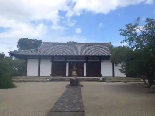 新薬師寺の本殿・本堂