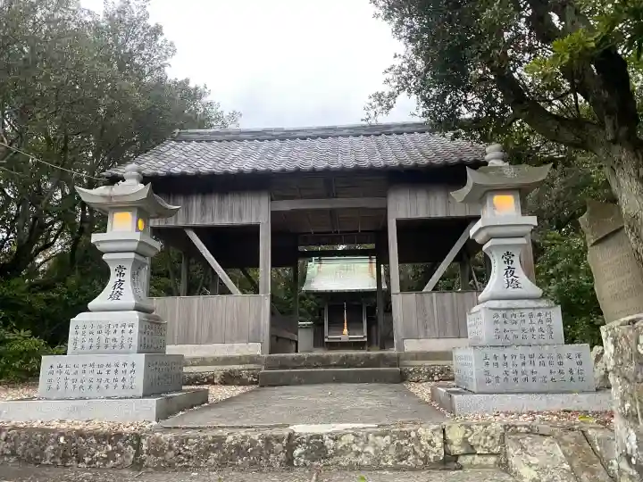 福良八幡神社の{uncategorized: "未分類", other: "その他", undefined: "問題あり", building: "その他建物", grave: "お墓", sacred_gate: "鳥居", guardian: "狛犬", statue: "像", buddha: "仏像", history: "歴史", nature: "自然", garden: "庭園", animal: "動物", pagoda: "塔", temizu: "手水舎", mountain_gate: "山門・神門", sanctuary: "本殿・本堂", subordinate: "末社・摂社", art: "芸術", scenery: "景色", jizo: "地蔵", ema: "絵馬", goshuin: "御朱印", omikuji: "おみくじ", items: "授与品その他", amulet: "お守り", goshuincho: "御朱印帳", eats: "食事", festival: "お祭り", votive_dance: "神楽", shichigosan: "七五三参", wedding: "結婚式", experience: "体験その他", initially: "初詣", around: "周辺", anti_infection: "感染症対策"}