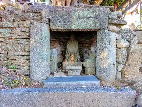 神明神社の仏像