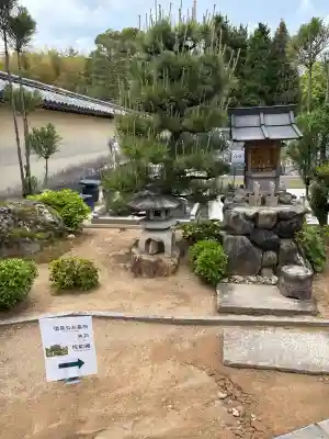 総見院の{uncategorized: "未分類", other: "その他", undefined: "問題あり", building: "その他建物", grave: "お墓", sacred_gate: "鳥居", guardian: "狛犬", statue: "像", buddha: "仏像", history: "歴史", nature: "自然", garden: "庭園", animal: "動物", pagoda: "塔", temizu: "手水舎", mountain_gate: "山門・神門", sanctuary: "本殿・本堂", subordinate: "末社・摂社", art: "芸術", scenery: "景色", jizo: "地蔵", ema: "絵馬", goshuin: "御朱印", omikuji: "おみくじ", items: "授与品その他", amulet: "お守り", goshuincho: "御朱印帳", eats: "食事", festival: "お祭り", votive_dance: "神楽", shichigosan: "七五三参", wedding: "結婚式", experience: "体験その他", initially: "初詣", around: "周辺", anti_infection: "感染症対策"}
