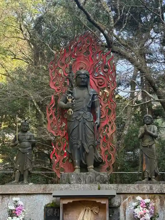 大本山七宝瀧寺の{uncategorized: "未分類", other: "その他", undefined: "問題あり", building: "その他建物", grave: "お墓", sacred_gate: "鳥居", guardian: "狛犬", statue: "像", buddha: "仏像", history: "歴史", nature: "自然", garden: "庭園", animal: "動物", pagoda: "塔", temizu: "手水舎", mountain_gate: "山門・神門", sanctuary: "本殿・本堂", subordinate: "末社・摂社", art: "芸術", scenery: "景色", jizo: "地蔵", ema: "絵馬", goshuin: "御朱印", omikuji: "おみくじ", items: "授与品その他", amulet: "お守り", goshuincho: "御朱印帳", eats: "食事", festival: "お祭り", votive_dance: "神楽", shichigosan: "七五三参", wedding: "結婚式", experience: "体験その他", initially: "初詣", around: "周辺", anti_infection: "感染症対策"}