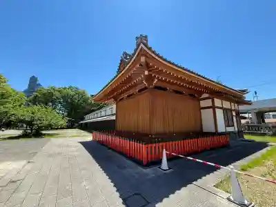 伏見稲荷大社御旅所の{uncategorized: "未分類", other: "その他", undefined: "問題あり", building: "その他建物", grave: "お墓", sacred_gate: "鳥居", guardian: "狛犬", statue: "像", buddha: "仏像", history: "歴史", nature: "自然", garden: "庭園", animal: "動物", pagoda: "塔", temizu: "手水舎", mountain_gate: "山門・神門", sanctuary: "本殿・本堂", subordinate: "末社・摂社", art: "芸術", scenery: "景色", jizo: "地蔵", ema: "絵馬", goshuin: "御朱印", omikuji: "おみくじ", items: "授与品その他", amulet: "お守り", goshuincho: "御朱印帳", eats: "食事", festival: "お祭り", votive_dance: "神楽", shichigosan: "七五三参", wedding: "結婚式", experience: "体験その他", initially: "初詣", around: "周辺", anti_infection: "感染症対策"}