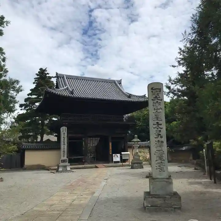 鶴林寺の本殿・本堂