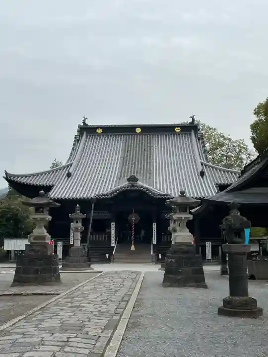鑁阿寺の{uncategorized: "未分類", other: "その他", undefined: "問題あり", building: "その他建物", grave: "お墓", sacred_gate: "鳥居", guardian: "狛犬", statue: "像", buddha: "仏像", history: "歴史", nature: "自然", garden: "庭園", animal: "動物", pagoda: "塔", temizu: "手水舎", mountain_gate: "山門・神門", sanctuary: "本殿・本堂", subordinate: "末社・摂社", art: "芸術", scenery: "景色", jizo: "地蔵", ema: "絵馬", goshuin: "御朱印", omikuji: "おみくじ", items: "授与品その他", amulet: "お守り", goshuincho: "御朱印帳", eats: "食事", festival: "お祭り", votive_dance: "神楽", shichigosan: "七五三参", wedding: "結婚式", experience: "体験その他", initially: "初詣", around: "周辺", anti_infection: "感染症対策"}