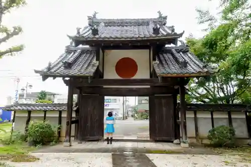 慈眼寺の山門