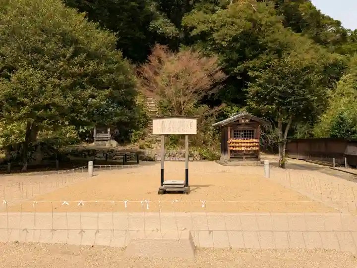 山王宮日吉神社の{uncategorized: "未分類", other: "その他", undefined: "問題あり", building: "その他建物", grave: "お墓", sacred_gate: "鳥居", guardian: "狛犬", statue: "像", buddha: "仏像", history: "歴史", nature: "自然", garden: "庭園", animal: "動物", pagoda: "塔", temizu: "手水舎", mountain_gate: "山門・神門", sanctuary: "本殿・本堂", subordinate: "末社・摂社", art: "芸術", scenery: "景色", jizo: "地蔵", ema: "絵馬", goshuin: "御朱印", omikuji: "おみくじ", items: "授与品その他", amulet: "お守り", goshuincho: "御朱印帳", eats: "食事", festival: "お祭り", votive_dance: "神楽", shichigosan: "七五三参", wedding: "結婚式", experience: "体験その他", initially: "初詣", around: "周辺", anti_infection: "感染症対策"}
