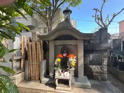 浄閑寺の{uncategorized: "未分類", other: "その他", undefined: "問題あり", building: "その他建物", grave: "お墓", sacred_gate: "鳥居", guardian: "狛犬", statue: "像", buddha: "仏像", history: "歴史", nature: "自然", garden: "庭園", animal: "動物", pagoda: "塔", temizu: "手水舎", mountain_gate: "山門・神門", sanctuary: "本殿・本堂", subordinate: "末社・摂社", art: "芸術", scenery: "景色", jizo: "地蔵", ema: "絵馬", goshuin: "御朱印", omikuji: "おみくじ", items: "授与品その他", amulet: "お守り", goshuincho: "御朱印帳", eats: "食事", festival: "お祭り", votive_dance: "神楽", shichigosan: "七五三参", wedding: "結婚式", experience: "体験その他", initially: "初詣", around: "周辺", anti_infection: "感染症対策"}