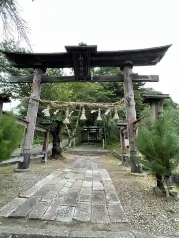 山家神社の{uncategorized: "未分類", other: "その他", undefined: "問題あり", building: "その他建物", grave: "お墓", sacred_gate: "鳥居", guardian: "狛犬", statue: "像", buddha: "仏像", history: "歴史", nature: "自然", garden: "庭園", animal: "動物", pagoda: "塔", temizu: "手水舎", mountain_gate: "山門・神門", sanctuary: "本殿・本堂", subordinate: "末社・摂社", art: "芸術", scenery: "景色", jizo: "地蔵", ema: "絵馬", goshuin: "御朱印", omikuji: "おみくじ", items: "授与品その他", amulet: "お守り", goshuincho: "御朱印帳", eats: "食事", festival: "お祭り", votive_dance: "神楽", shichigosan: "七五三参", wedding: "結婚式", experience: "体験その他", initially: "初詣", around: "周辺", anti_infection: "感染症対策"}