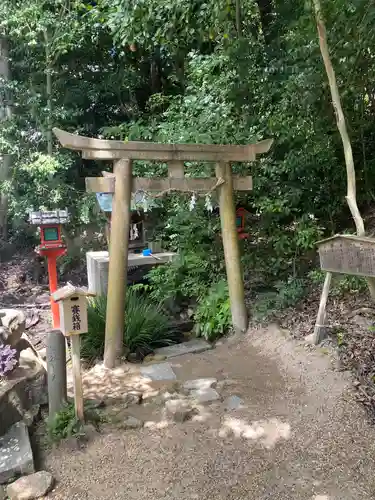 越木岩神社の末社・摂社