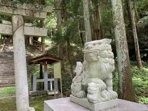 八乙女根尾神社の狛犬