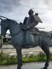 國魂神社の像