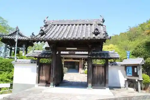 宝樹寺の山門