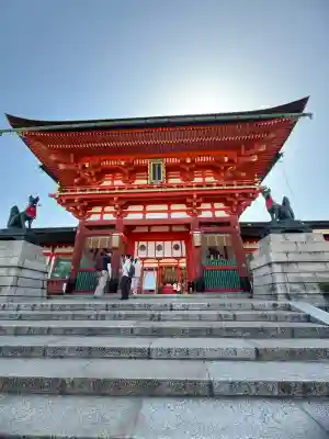 伏見稲荷大社の{uncategorized: "未分類", other: "その他", undefined: "問題あり", building: "その他建物", grave: "お墓", sacred_gate: "鳥居", guardian: "狛犬", statue: "像", buddha: "仏像", history: "歴史", nature: "自然", garden: "庭園", animal: "動物", pagoda: "塔", temizu: "手水舎", mountain_gate: "山門・神門", sanctuary: "本殿・本堂", subordinate: "末社・摂社", art: "芸術", scenery: "景色", jizo: "地蔵", ema: "絵馬", goshuin: "御朱印", omikuji: "おみくじ", items: "授与品その他", amulet: "お守り", goshuincho: "御朱印帳", eats: "食事", festival: "お祭り", votive_dance: "神楽", shichigosan: "七五三参", wedding: "結婚式", experience: "体験その他", initially: "初詣", around: "周辺", anti_infection: "感染症対策"}