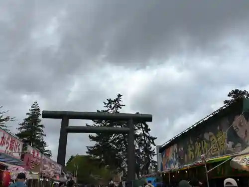 青森縣護國神社の{uncategorized: "未分類", other: "その他", undefined: "問題あり", building: "その他建物", grave: "お墓", sacred_gate: "鳥居", guardian: "狛犬", statue: "像", buddha: "仏像", history: "歴史", nature: "自然", garden: "庭園", animal: "動物", pagoda: "塔", temizu: "手水舎", mountain_gate: "山門・神門", sanctuary: "本殿・本堂", subordinate: "末社・摂社", art: "芸術", scenery: "景色", jizo: "地蔵", ema: "絵馬", goshuin: "御朱印", omikuji: "おみくじ", items: "授与品その他", amulet: "お守り", goshuincho: "御朱印帳", eats: "食事", festival: "お祭り", votive_dance: "神楽", shichigosan: "七五三参", wedding: "結婚式", experience: "体験その他", initially: "初詣", around: "周辺", anti_infection: "感染症対策"}
