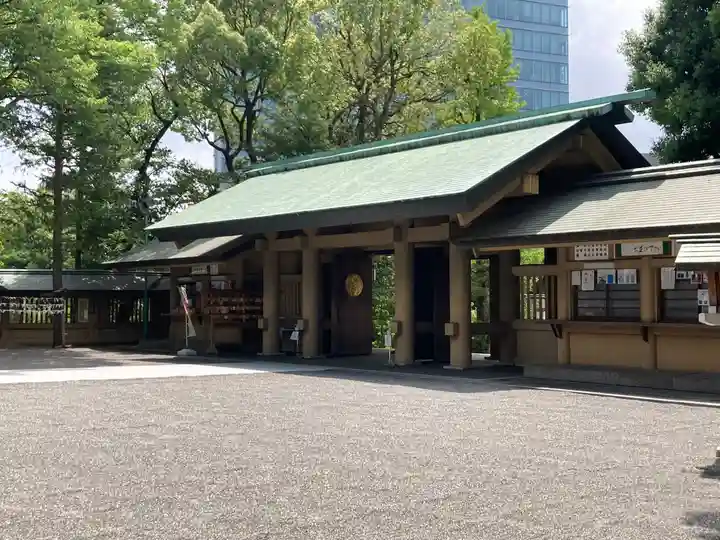 東郷神社の山門・神門