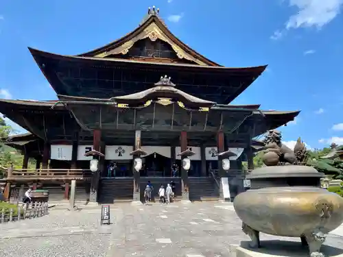 善光寺の本殿・本堂