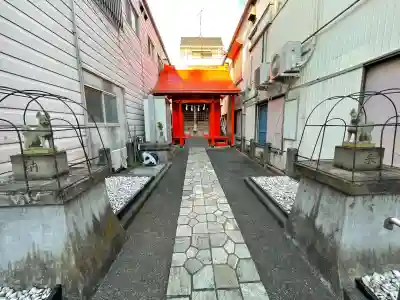 伏見大漁稲荷神社の{uncategorized: "未分類", other: "その他", undefined: "問題あり", building: "その他建物", grave: "お墓", sacred_gate: "鳥居", guardian: "狛犬", statue: "像", buddha: "仏像", history: "歴史", nature: "自然", garden: "庭園", animal: "動物", pagoda: "塔", temizu: "手水舎", mountain_gate: "山門・神門", sanctuary: "本殿・本堂", subordinate: "末社・摂社", art: "芸術", scenery: "景色", jizo: "地蔵", ema: "絵馬", goshuin: "御朱印", omikuji: "おみくじ", items: "授与品その他", amulet: "お守り", goshuincho: "御朱印帳", eats: "食事", festival: "お祭り", votive_dance: "神楽", shichigosan: "七五三参", wedding: "結婚式", experience: "体験その他", initially: "初詣", around: "周辺", anti_infection: "感染症対策"}